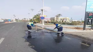 ليلة الأمطار الثقيلة.. مدن خليج العقبة تستنفر معداتها لإنقاذ الشوارع