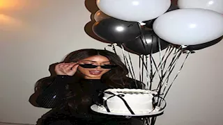 "نظارة سوداء وفستان لامع".. 10 صور من احتفال سارة سلامة بعيد ميلادها