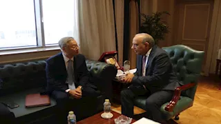 وزير الكهرباء وسفير كوريا الجنوبية يبحثان فرص الاستثمار في استخراج الخامات الأرضية