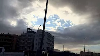 بالصور- هطول أمطار في السويس وانتظام حركة الملاحة البحرية