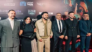 بينهم ويجز وأحمد سعد.. منى زكي تحتفل بفيلم "الست" مع النجوم في الرياض