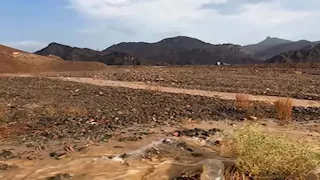 أمطار وسيول خفيفة بوادي المالحة فى مدينة رأس سدر -صور