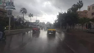 موجة جديدة من الأمطار الغزيرة تضرب الإسكندرية -صور