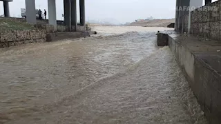 العراق.. مصرع شخصين وإصابة 5 آخرين جراء سيول وأمطار غزيرة