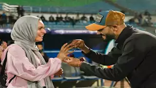 مصور يتقدم لخطبة صحفية على هامش مباراة الزمالك وبيراميدز (صور)