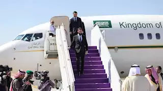 ولي العهد السعودي يستقبل الشرع ووزير خارجيته في الرياض (فيديو)
