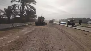 صور.. بدء رصف وتطوير وصلة طريق مصر أسيوط الزراعي بطول 4 كم 