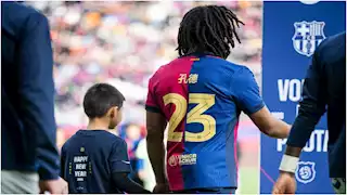  قمصان صينية في مباراة برشلونة وألافيس .. ما القصة؟