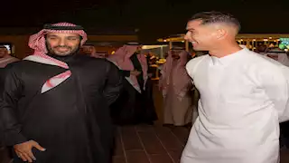  رونالدو يحتفل بيوم التأسيس السعودي رفقة ولي العهد 