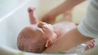 دراسة تكشف: الأطفال المولودون في نهاية العام أكثر عرضة لمشاكل الصحة النفسية