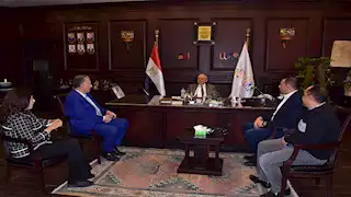 محافظ الأقصر يبحث خطة دعم شبكات الكهرباء فى فصل الصيف