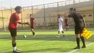 "لاعب وحكمة".. واقعة طريفة في الدرجة الثالثة تثير الجدل (فيديو)