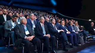  وزير الاتصالات يشارك فى الجلسة الافتتاحية للمؤتمر الدولي للمحمول ببرشلونة