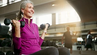 دراسة: تدريب الأثقال قد يساعد في حماية أدمغة كبار السن