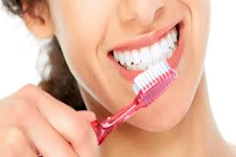 احذر غسل أسنانك في 3 حالات شائعة.. طبيب يوضح