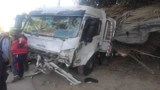 بالأسماء.. إصابة 25 عاملًا في حادث تصادم بين ميكروباص ونقل بالبحيرة