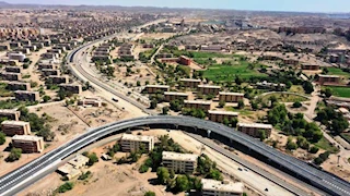 وداعًا للخطر.. "كيما" تُهدي أهالي أسوان كوبريين للمشاة لتأمين عبور المواطنين