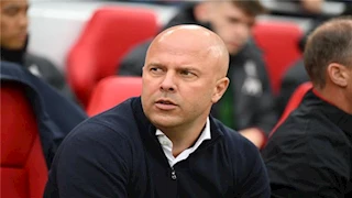 "رد الجميل".. موقف رائع من أرني سلوت تجاه يورجن كلوب خلال الاحتفال بلقب بالدوري (فيديو)