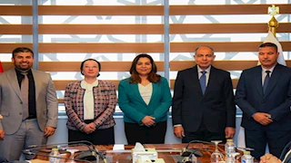 توقيع عقد إدارة وتشغيل مصنع تدوير المخلفات البلدية بمركز العدوة مع إحدى شركات القطاع الخاص