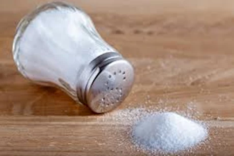 5 خرافات عن تناول الملح قد تضر صحتك