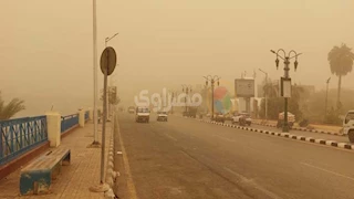 أسيوط تحت العاصفة.. ارتفاع درجات الحرارة والسماء تتحول إلى اللون البرتقالي- فيديو وصور