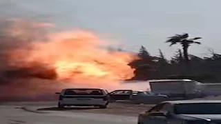 "نار خارجة من تحت الأرض".. 20 صورة ترصد انفجار خط غاز على طريق الواحات