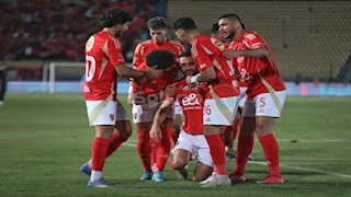 "اتنين مدربين أجانب".. تعليق مثير للجدل من عمرو أديب على مستوى الأهلي قبل كأس العالم