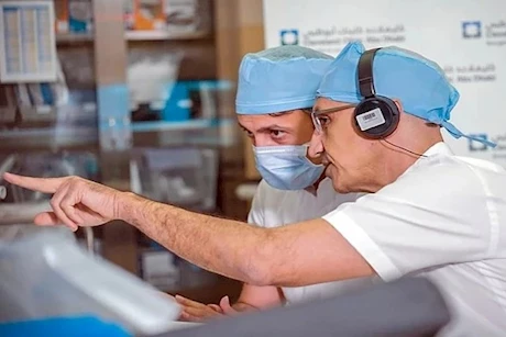 الدكتور وليد حسن: الجراحات الروبوتية نقلة نوعية لعلاج السرطان عن بُعد (حوار)