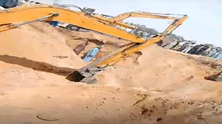 انهيار بئر بالمنيا.. 6 مصابين والبحث جارٍ عن مفقود تحت الرمال -صور 