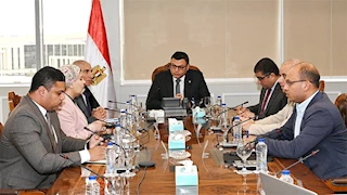 وزير الإسكان يتابع موقف الخدمات المقدمة للمواطنين من خلال البوابة الإلكترونية