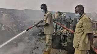  السيطرة على حرائق المستودعات النفطية في بورتسودان بالسودان