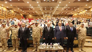 محافظ المنيا يُكرّم أسر الشهداء.. ويؤكد: لن ننسى تضحياتهم (صور)