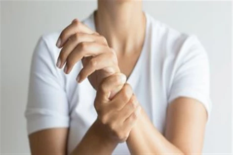 تظهر على جسمك: تعرف على علامات نقص الكالسيوم