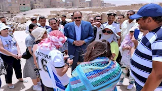 إحالة مدير مركز طبي و11 موظفًا للتحقيق في سوهاج