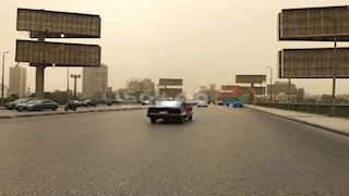 صور.. أجواء ترابية بالقاهرة والجيزة والأرصاد تكشف السبب