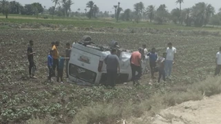 بالصور- 7 مصابين في انقلاب ميكروباص ببني سويف