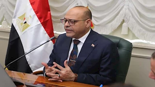 بالصور.. جبران يناقش البرنامج القطري للعمل اللائق مع فريق "العمل الدولية"