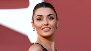 10 صور لـ هاندا ارتشيل بإطلالة ساحرة في ثاني أيام مهرجان كان السينمائي 