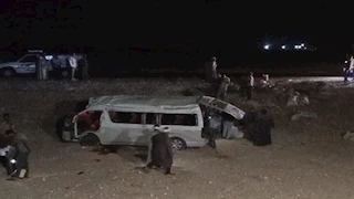 مصرع طفلة وإصابة 9 أشخاص فى انقلاب ميكروباص ب"صحراوي أسيوط"