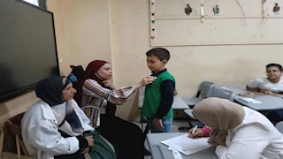 توقيع الكشف الطبى على 145 حالة.. جامعة بنها تواصل قوافلها الطبية بمدارس القليوبية -صور