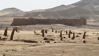 أكبر حصون الرومان بالخارجة.. "دير المنيرة" يحكي قصص طريق تجاري عمره آلاف السنين -صور