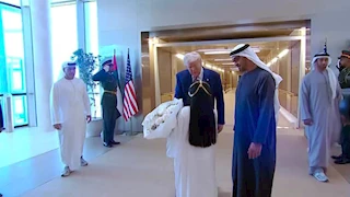 مشاهد من استقبال الرئيس الأمريكي في أبوظبي وسط مراسم رسمية 