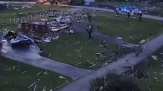 عواصف عاتية تضرب ولاية كنتاكي الأمريكية ووفاة 14 شخصًا (فيديو)