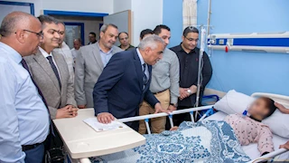 خروج الجميع ما عدا 4 حالات.. رئيس جامعة طنطا يتفقد طالبات علوم الرياضة بعد وعكة الامتحان - صور
