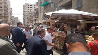 "الشارع للمواطنين".. محافظ الدقهلية يوجه برفع إشغالات الباعة الجائلين من شوارع المنصورة  