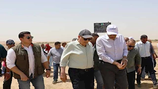 وزير الرى ومحافظ أسوان يتفقدان مشروع " سيل" بقرى وادي الصعايدة 