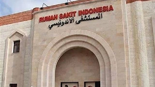 آليات الاحتلال تطلق النار على المستشفى الإندونيسي