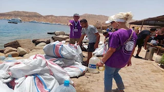 900 كيلو قمامة في الغطسة الأولى لحملة تنظيف قاع البحر بشرم الشيخ -صور