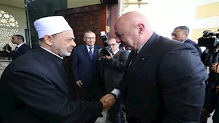 جوزاف عون يدعو شيخ الأزهر لزيارة لبنان وإعادة افتتاح المعهد الأزهري في بيروت