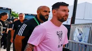 15 مليون دولار.. مصارع شهير يكشف مفاجأة بشأن حارس ميسي الشخصي